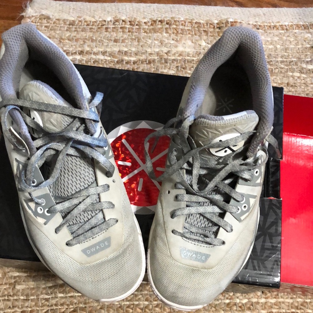 Men's Gray Dwyane Wade Signature Sneakers - Casual Performance